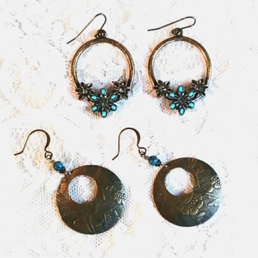 Bundle Of 2 Pairs Of Antique Gold Earrings.